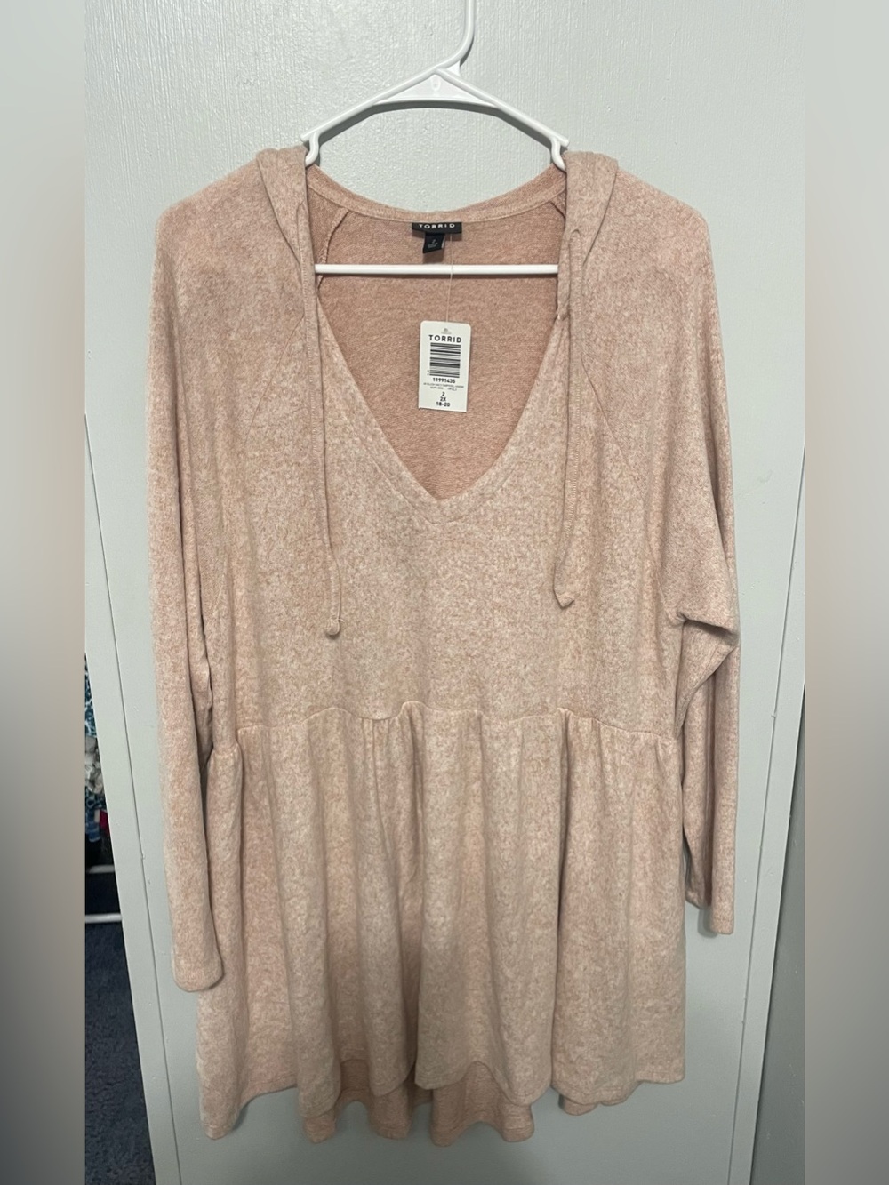 NWT Torrid Size 2 pink v- neck knit swing tunic pullover hoodie